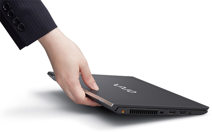 Laptop VAIO 2-Pound 12,5-Inch Mengawinkan Dimensi Miniatur & Konektivitas Tetap 4