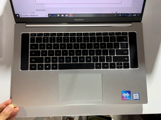 Penjualan komputer portabel Honor MagicBook Pro