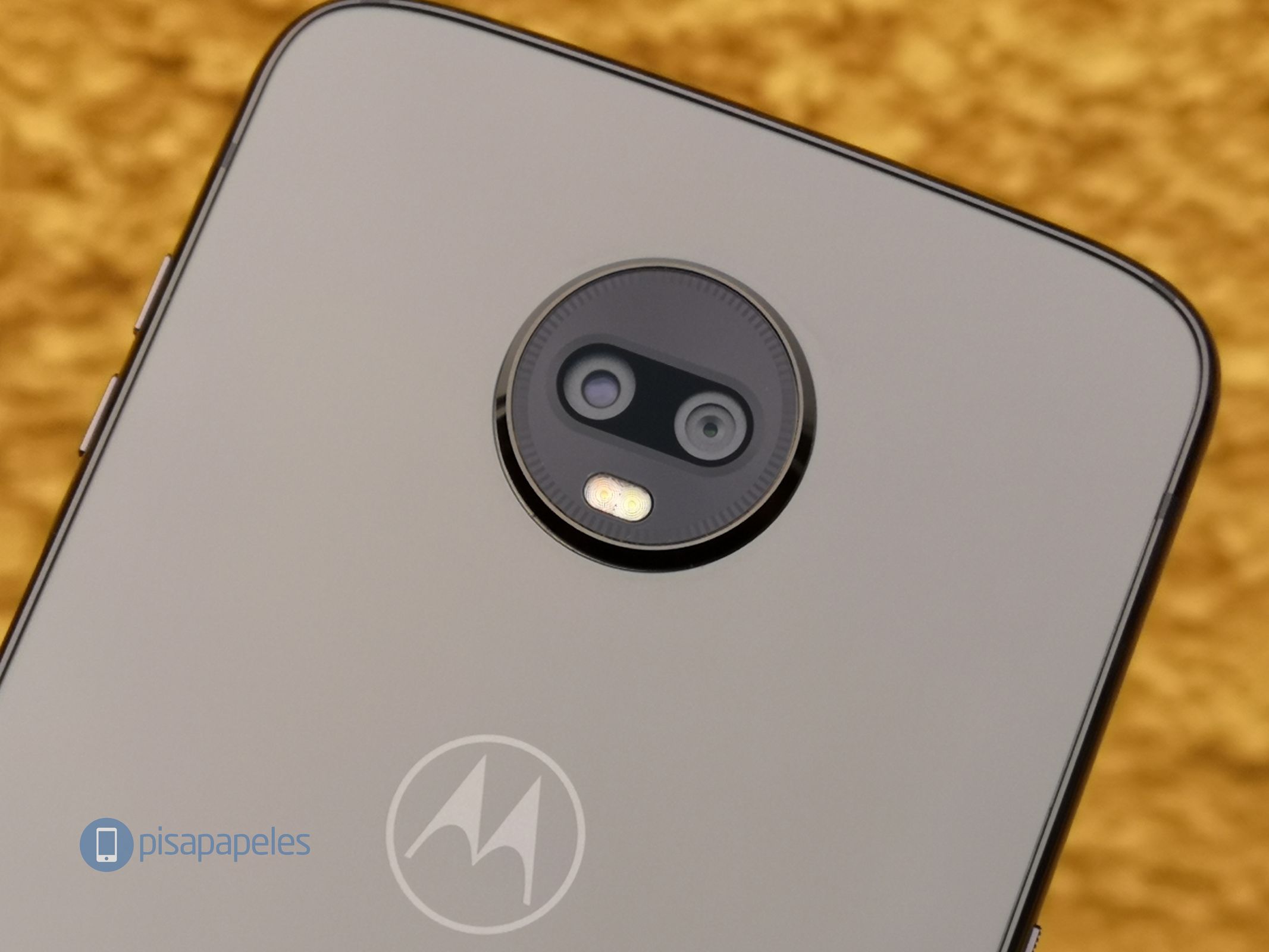 Revise el Motorola Moto Z3 Play 2"ancho =" 2133 "altura =" 1600