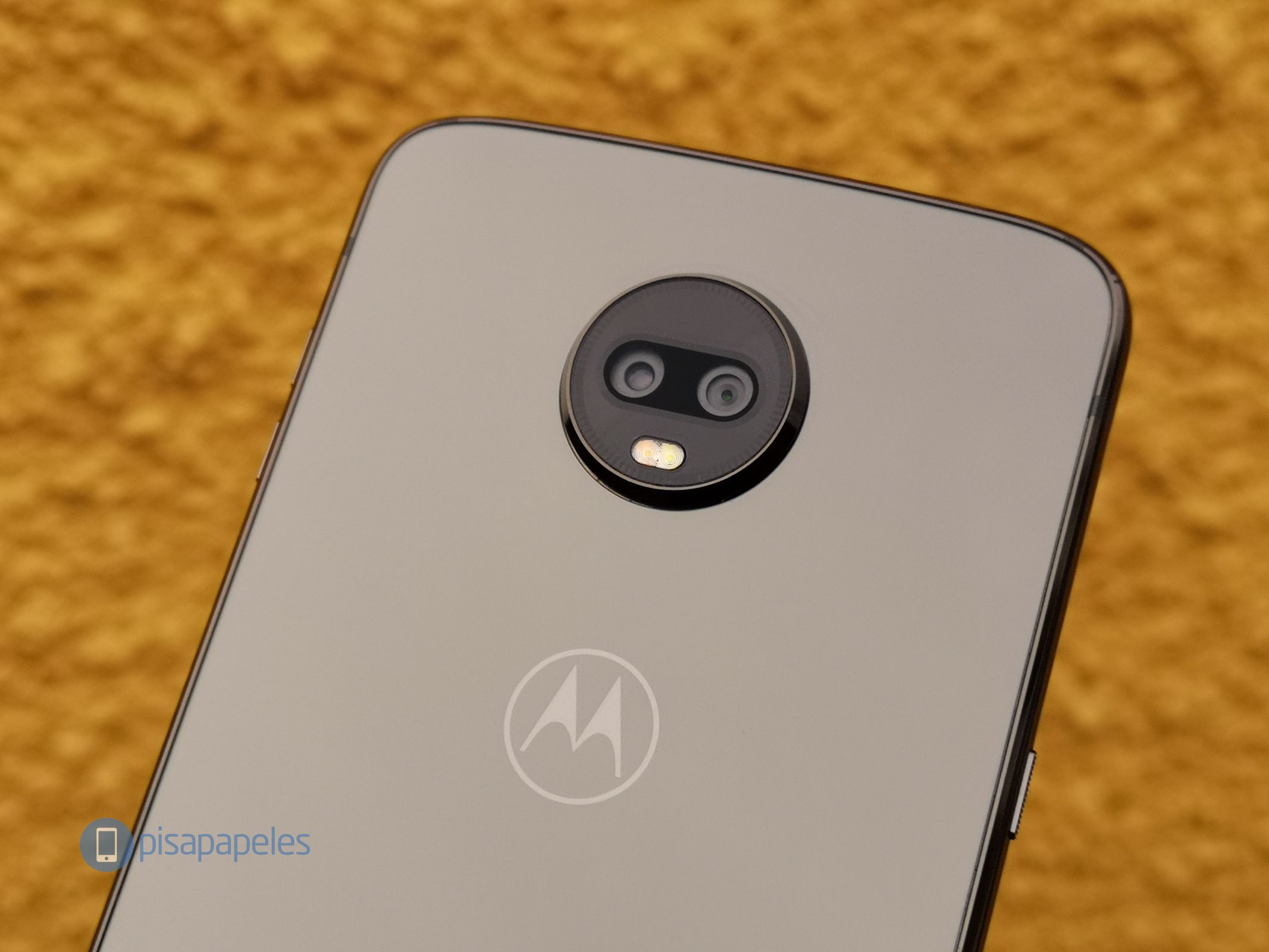 Revise el Motorola Moto Z3 Play 12"ancho =" 2133 "altura =" 1600