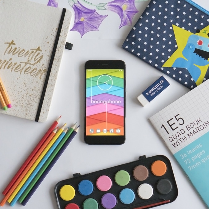 Di Kickstarter mereka menawarkan Xiaomi yang dimodifikasi yang merupakan titik tengah antara ponsel cerdas dan ponsel berfitur 1
