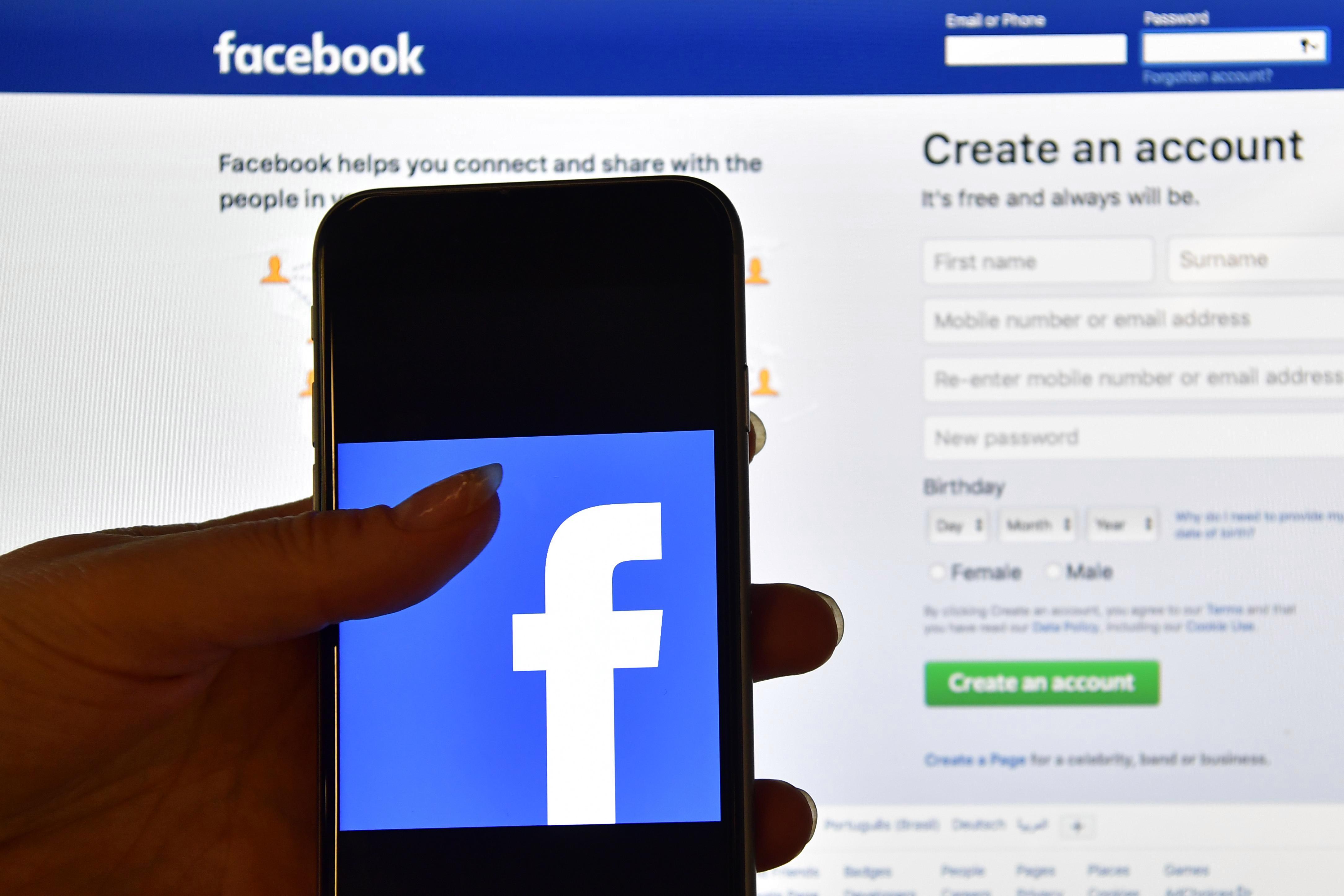  Facebook dapat melacak perilaku Anda di seluruh perangkat, yang mungkin menjelaskan beberapa iklan yang tampaknya jahat