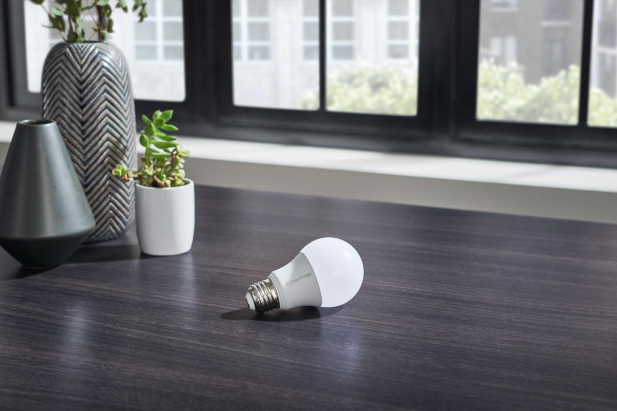 Ulasan Samsung SmartThings Smart Bulb: Bohlam $ 10 yang dibuat untuk SmartThingsverse