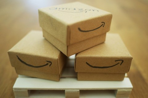 Apakah Amazon Perdana Deliver pada hari Minggu?