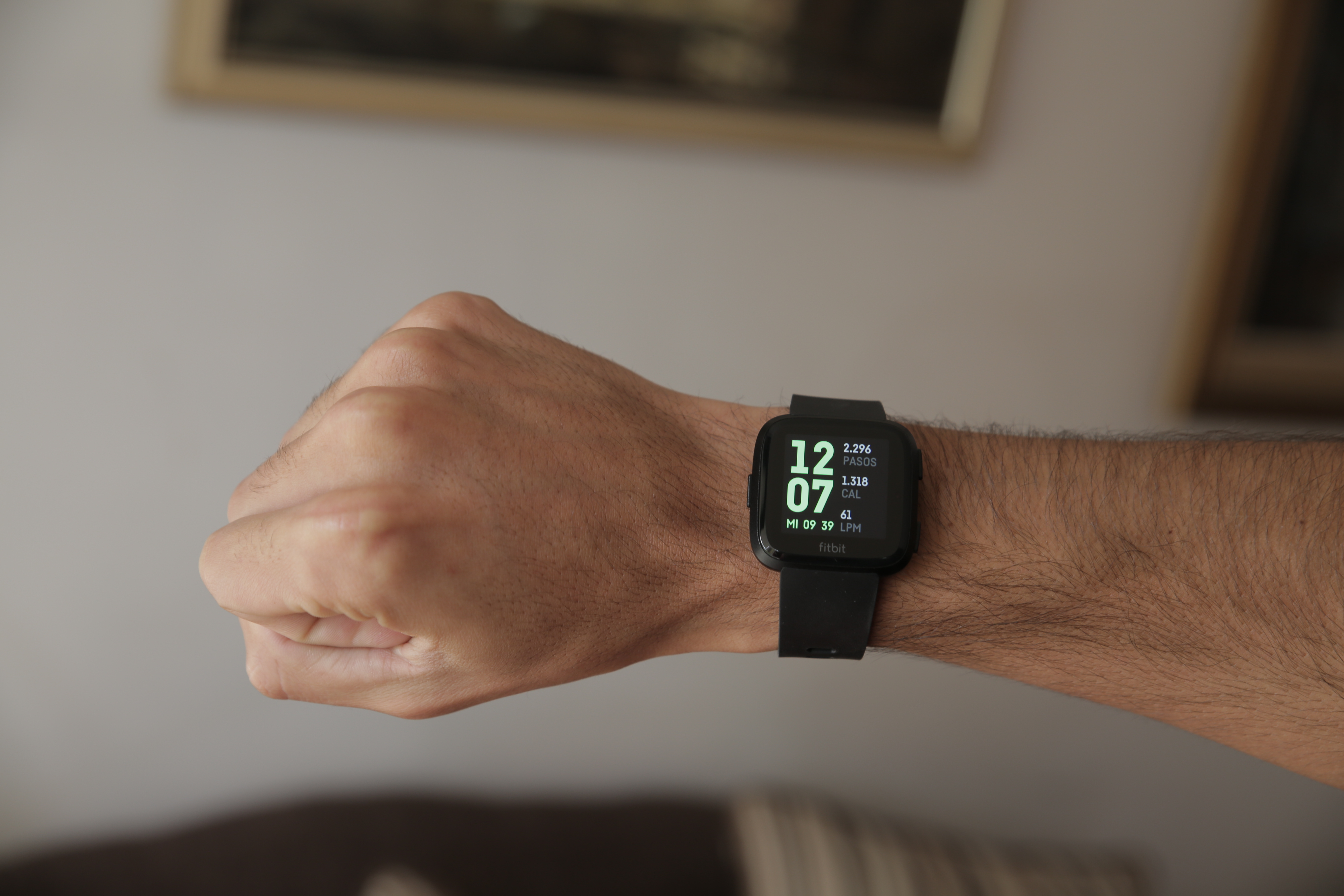 Review Fitbit Versa 4 "width =" 5472 "height =" 3648