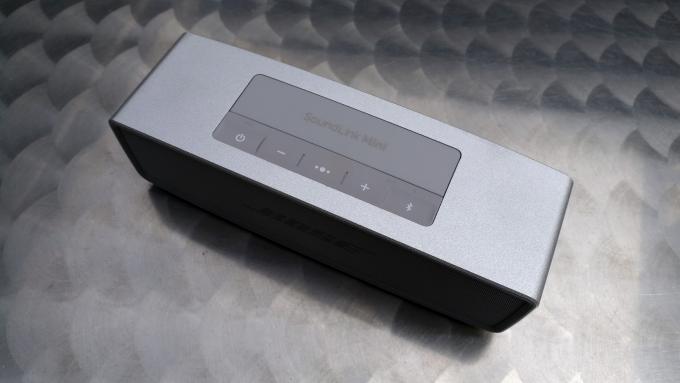 Bose SoundLink Mini II teratas