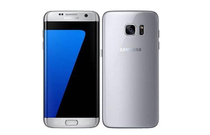 Samsung depan dan belakang Galaxy S7 dalam warna perak