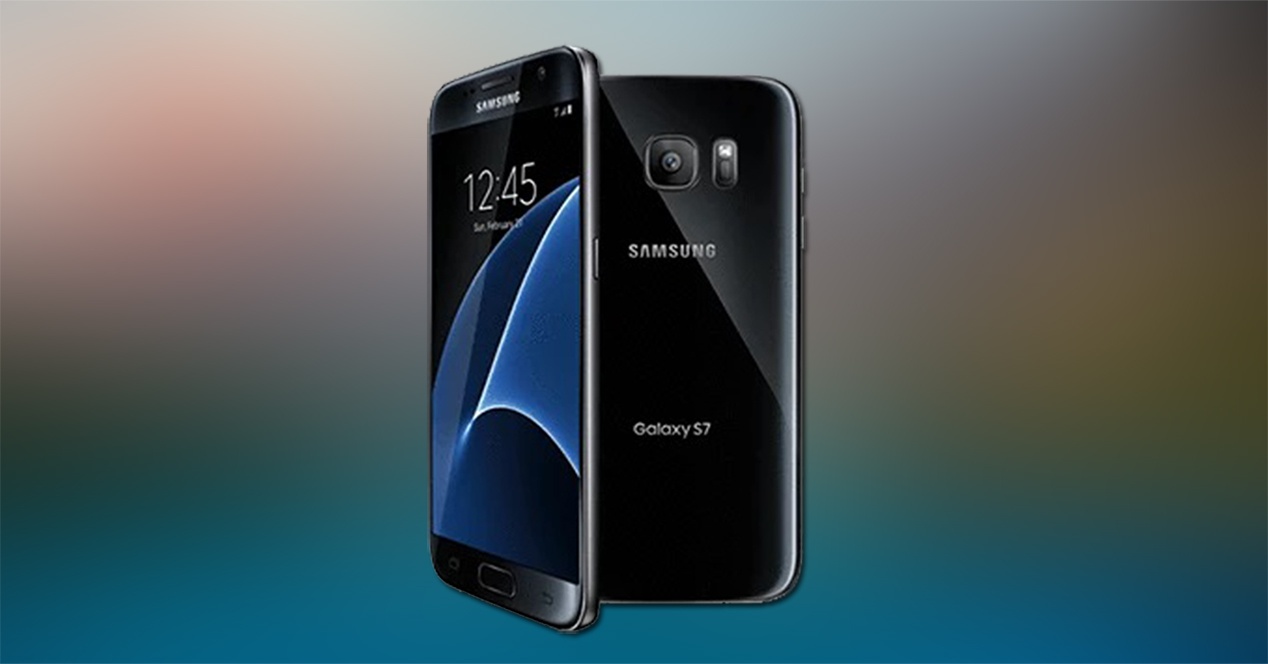 Frontal y trasera del Samsung Galaxy S7 en color negro