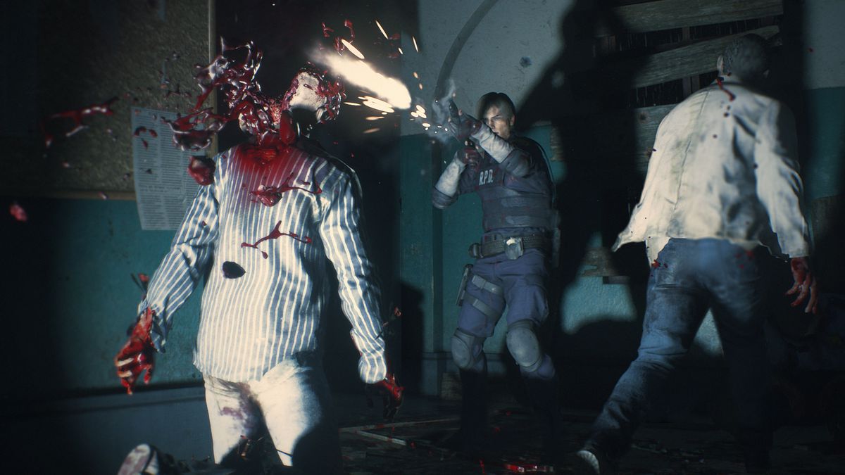 Leon S. Kennedy melepaskan tembakan ke kepala zombie dalam tangkapan layar dari pembuatan ulang Resident Evil 2.