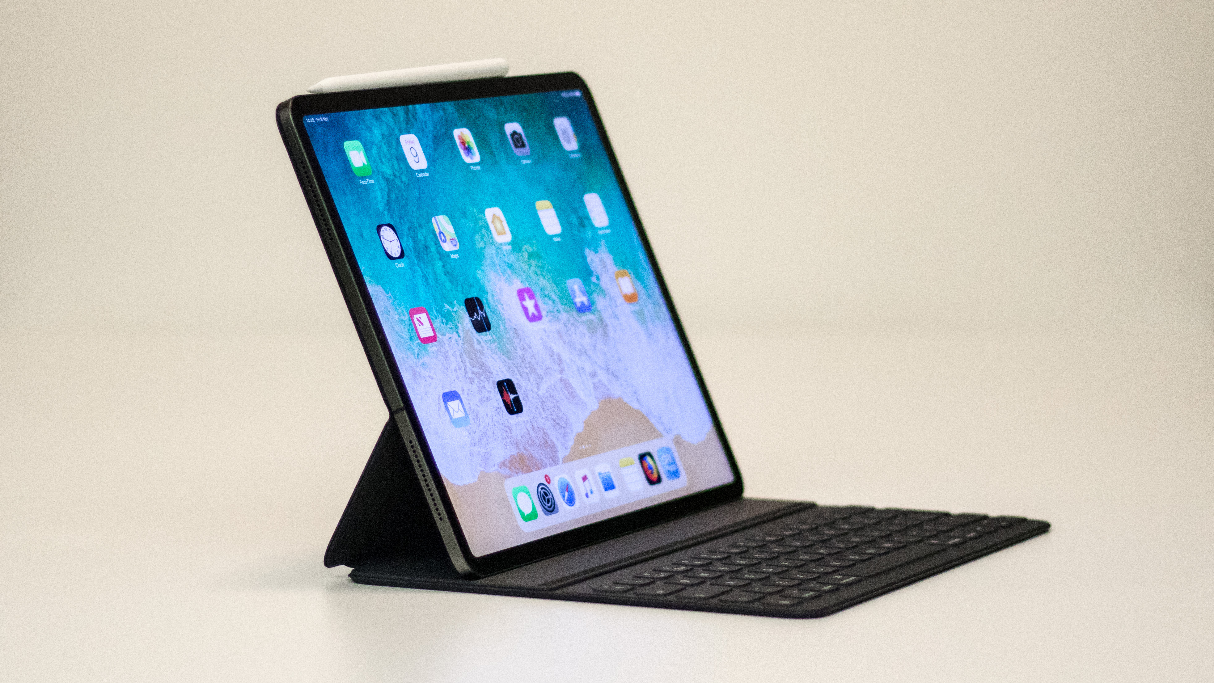 12.9in Apple Ulasan iPad Pro (2018): iPad tercepat yang sekarang dijual dengan harga hanya £ 885 dalam penjualan Prime Day