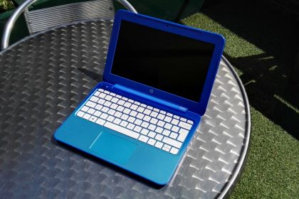 Laptop bisnis terbaik di bawah £ 300 2