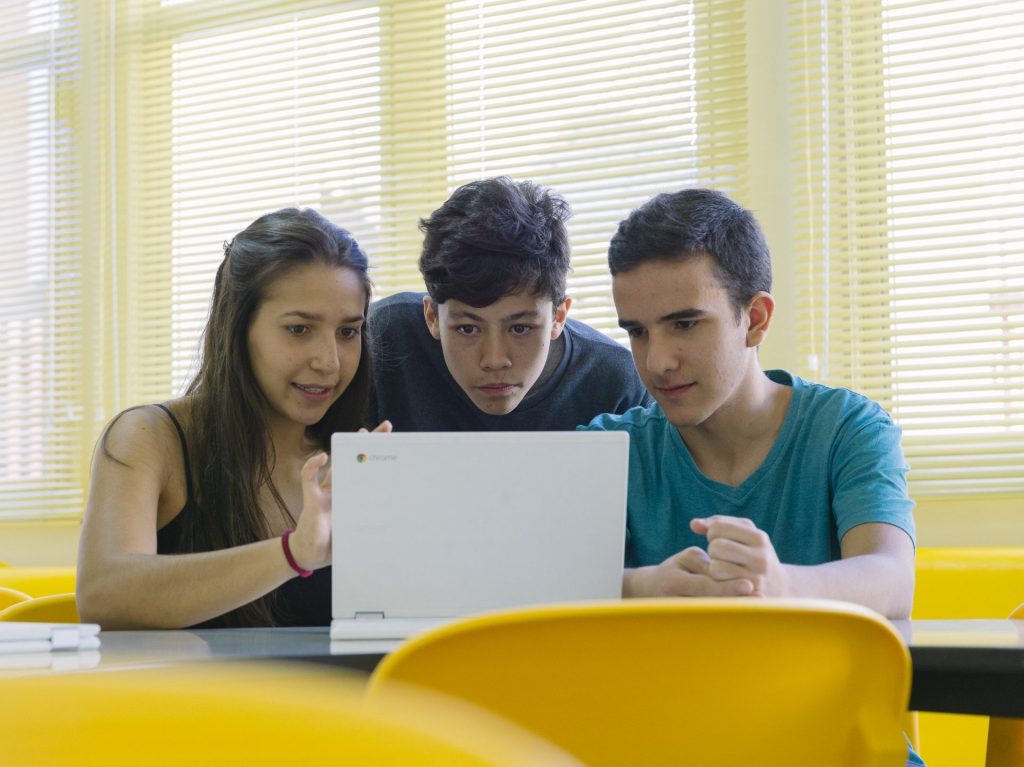 95% guru Brazil percaya membawa teknologi ke ruang kelas mempersiapkan siswa untuk masa depan