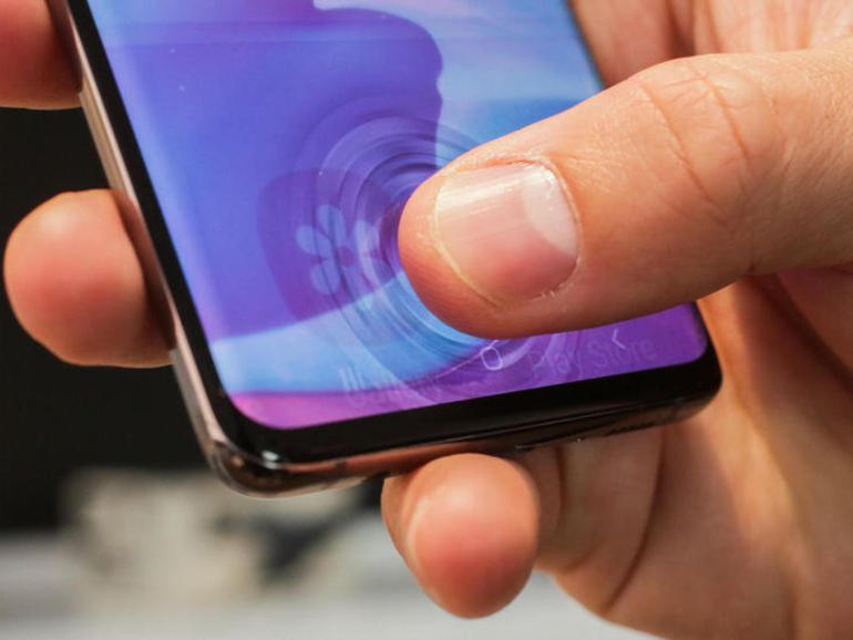 Galaxy S10 dikirimkan dengan pelindung layar karena yang lain mungkin memblokir sensor sidik jari