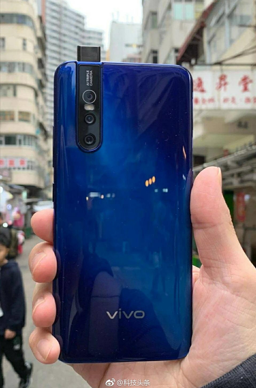 Vivo    Синий V15 Pro появляется на фото до официального анонса. 2 "ширина =" 876 "высота =" 1328