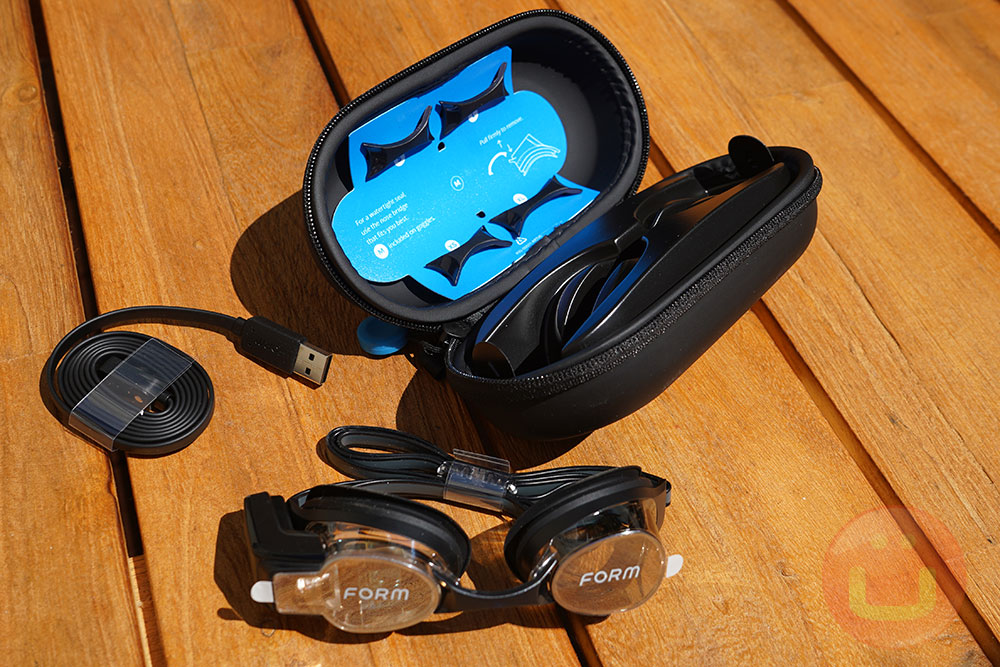 Form Swim Goggles Dengan Tinjauan Tampilan AR 1