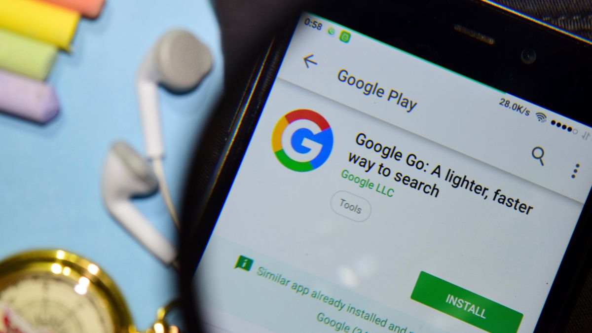 Aplikasi pencarian Go Google yang dilucuti sekarang tersedia untuk diunduh secara global
