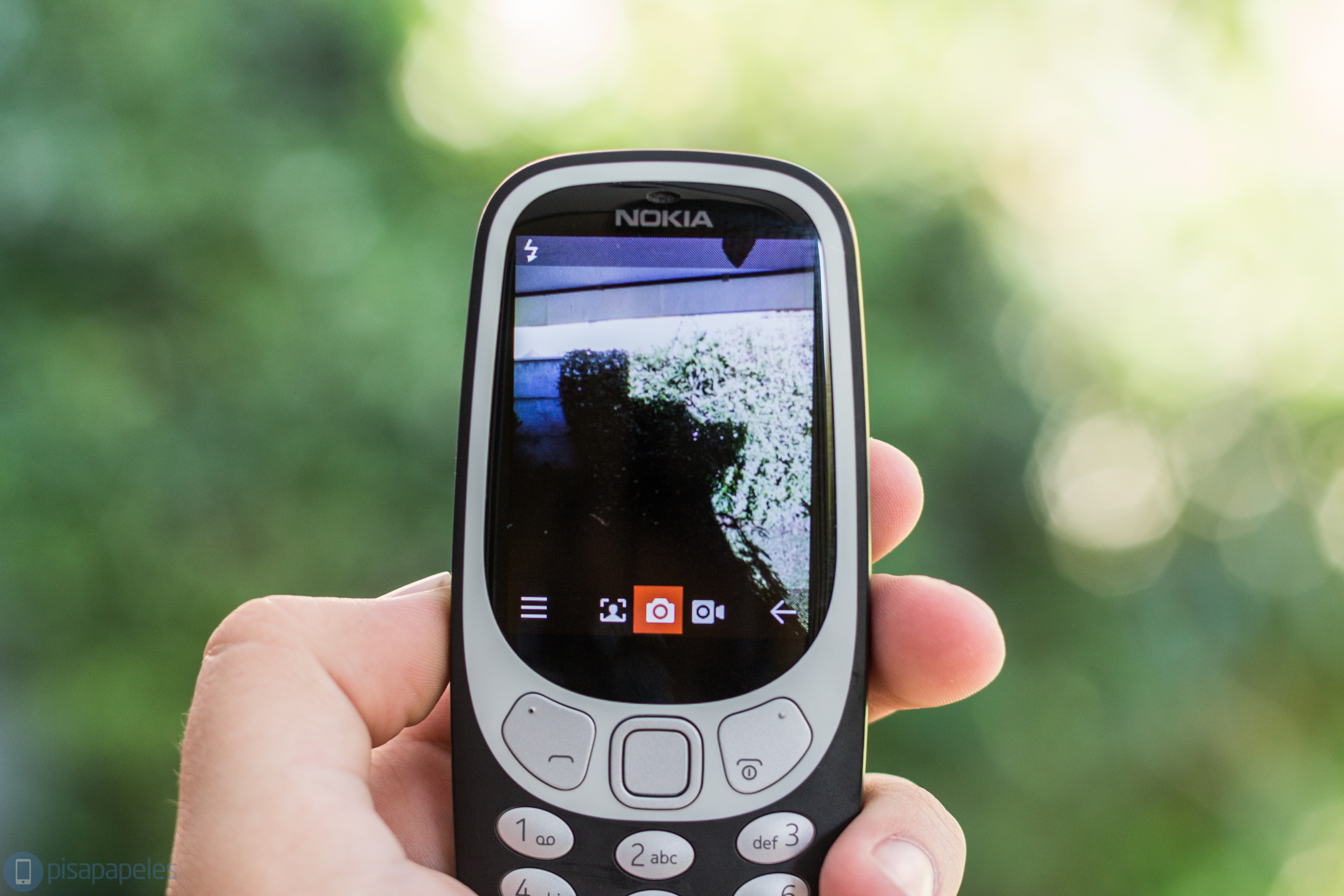 Kolla in Nokia 3310 4"bredd =" 4272 "höjd =" 2848
