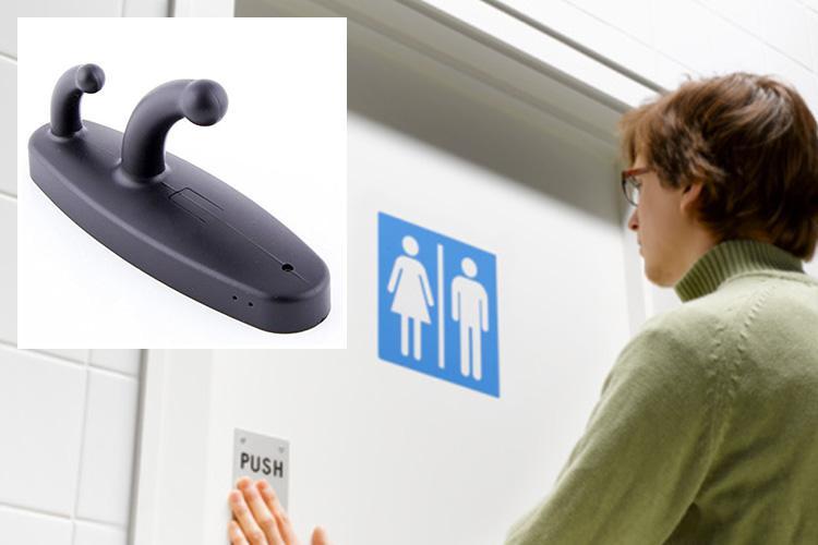 Kamera pengintai mata-mata memberi peringatan ketika orang-orang mesum ketahuan mencoba secara rahasia merekam wanita ketika mereka pergi ke kamar mandi