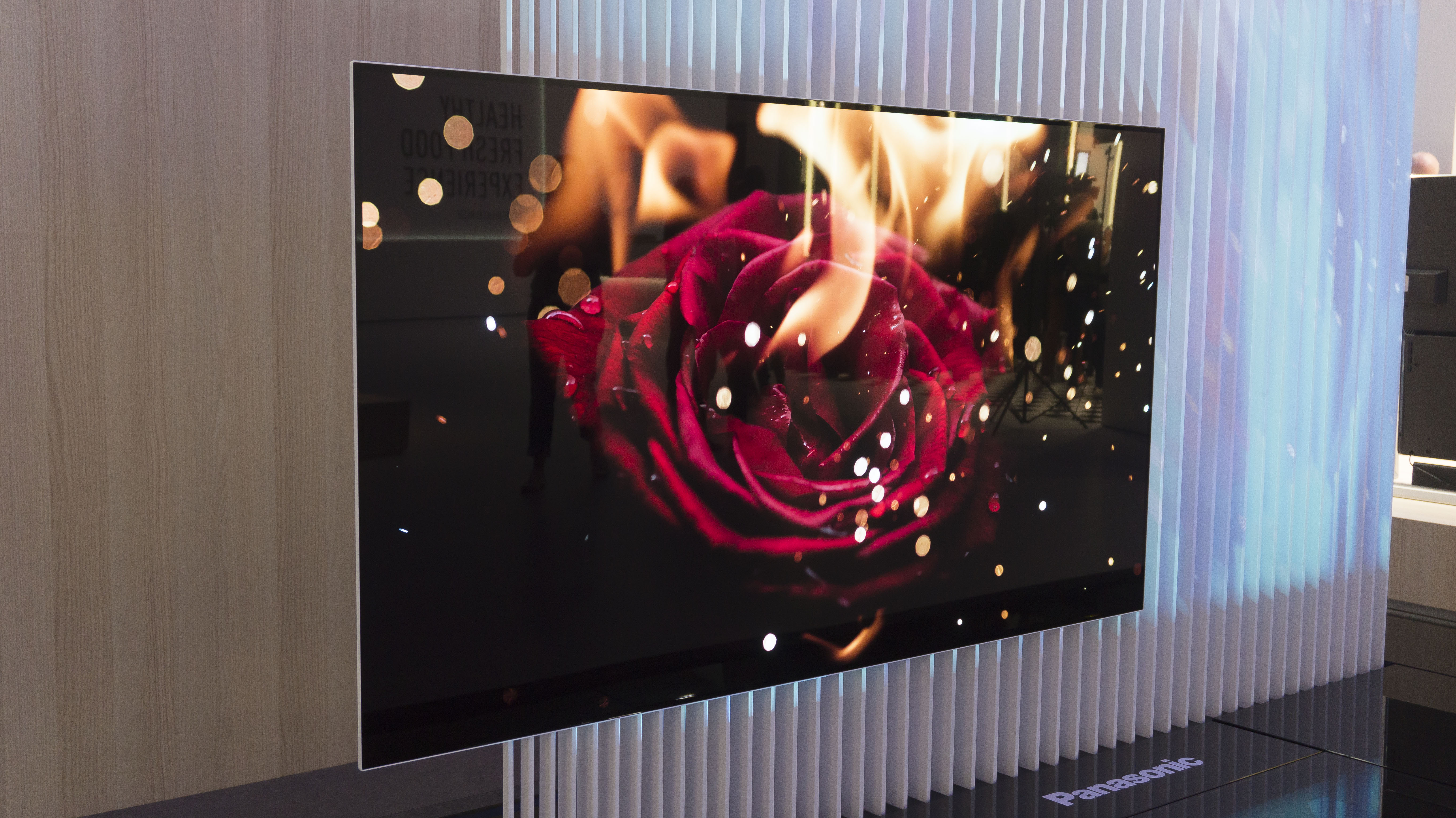 Prototipe TV OLED Panasonic menjadi preseden untuk produk-produknya di masa depan