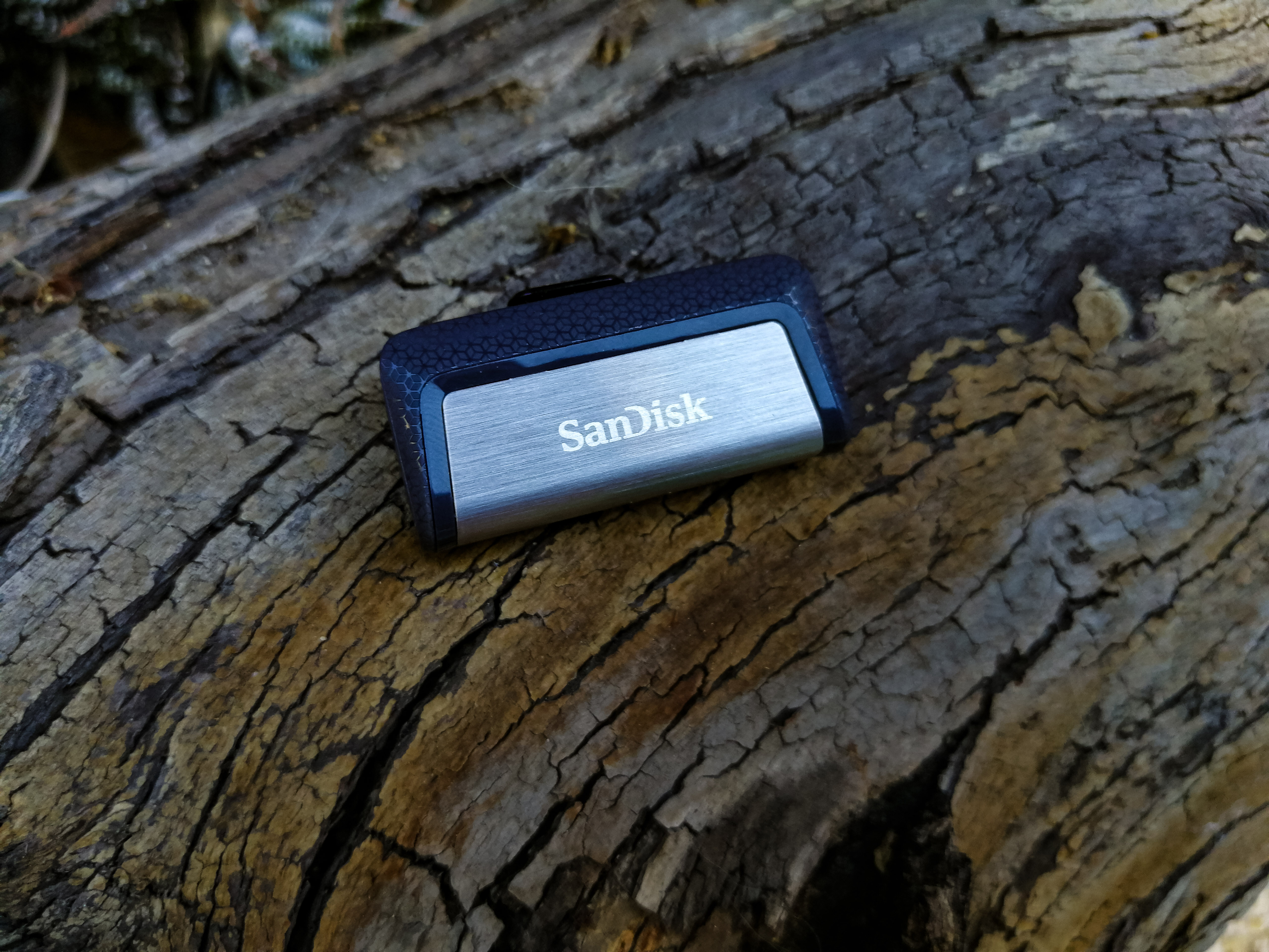 SanDisk Ultra Çift Sürücülü USB Tip-C 2 "genişlik =" 5120 "yükseklik =" 3840'ı kontrol edin