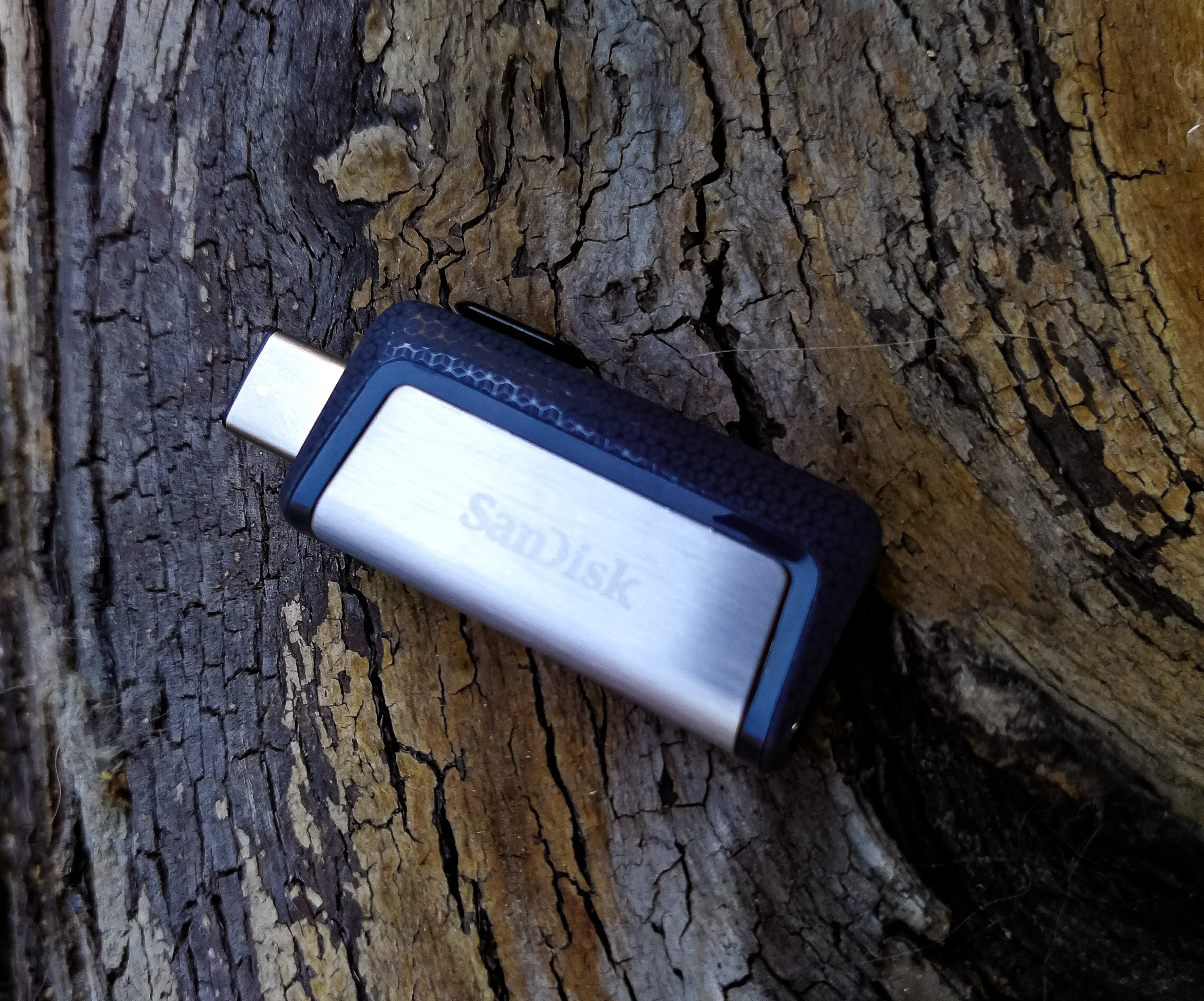SanDisk Ultra Çift Sürücülü USB Tip-C 6 "genişliğini =" 3676 "yükseklik =" 3057'yi kontrol edin