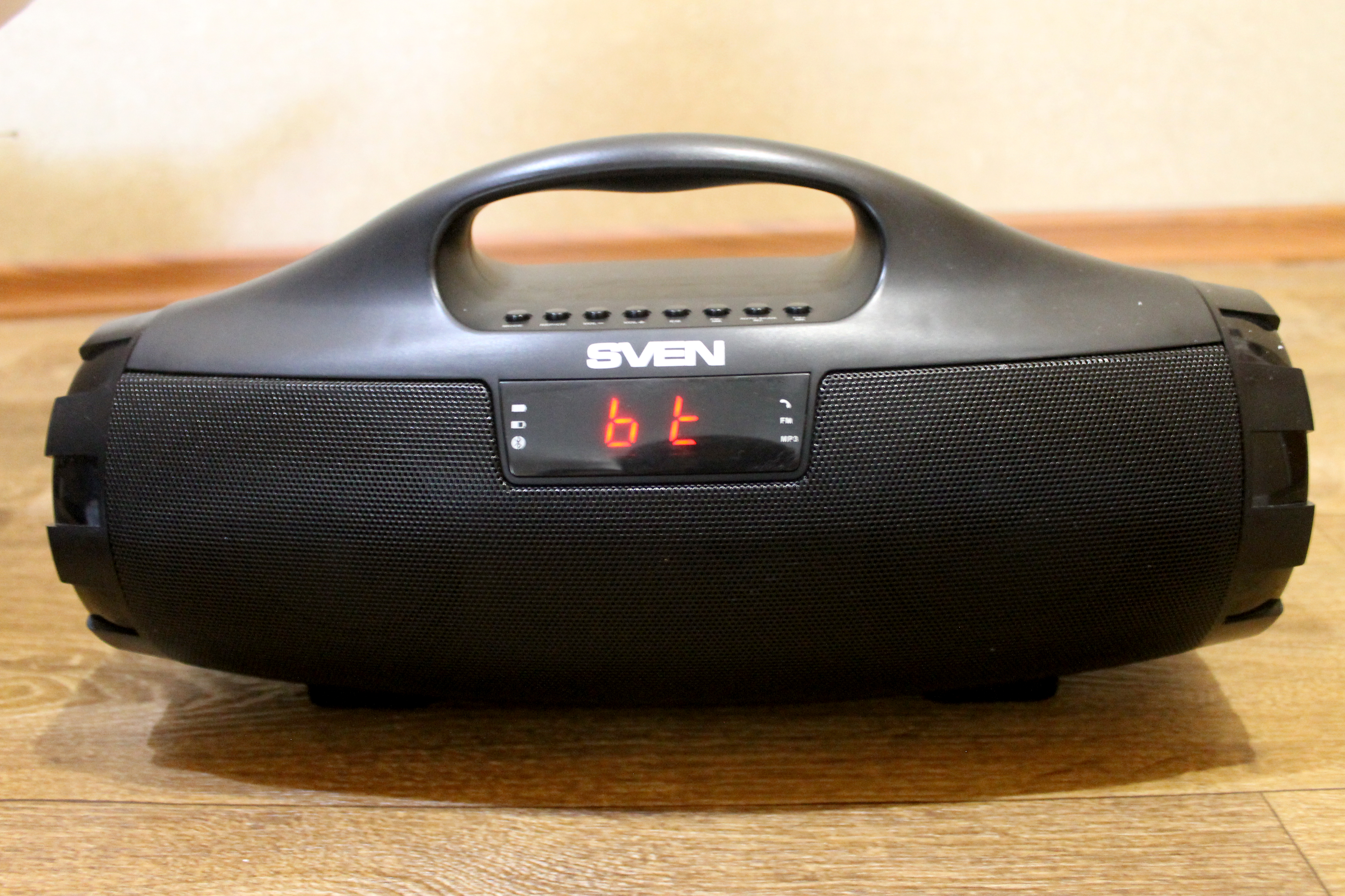 Speaker portable Sven PS-460: keras, murah dan ceria