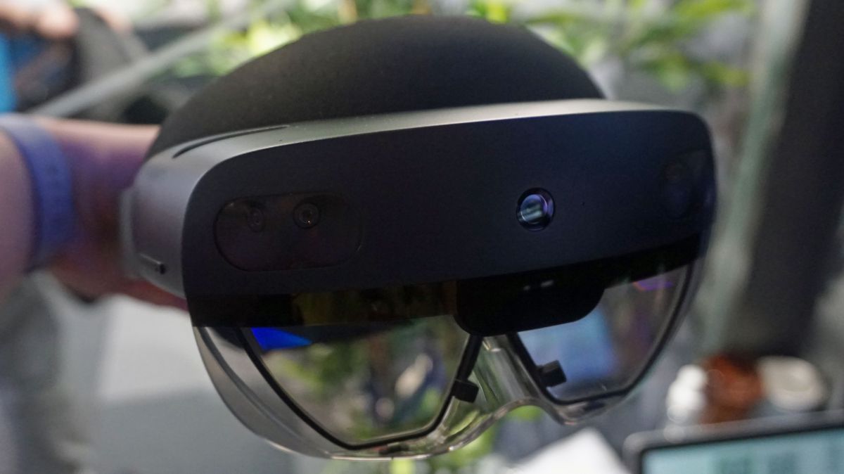 Tanggal rilis HoloLens 2 dikonfirmasi untuk bulan depan