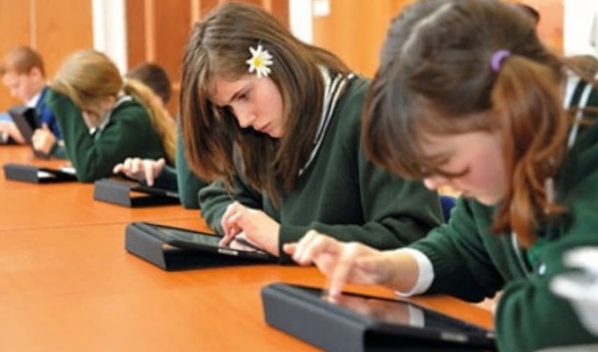Sekitar 50.000 siswa akan menerima iPad gratis di Glasgow