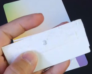 Apa yang ada di dalam titanium Apple Kemasan kartu? 2