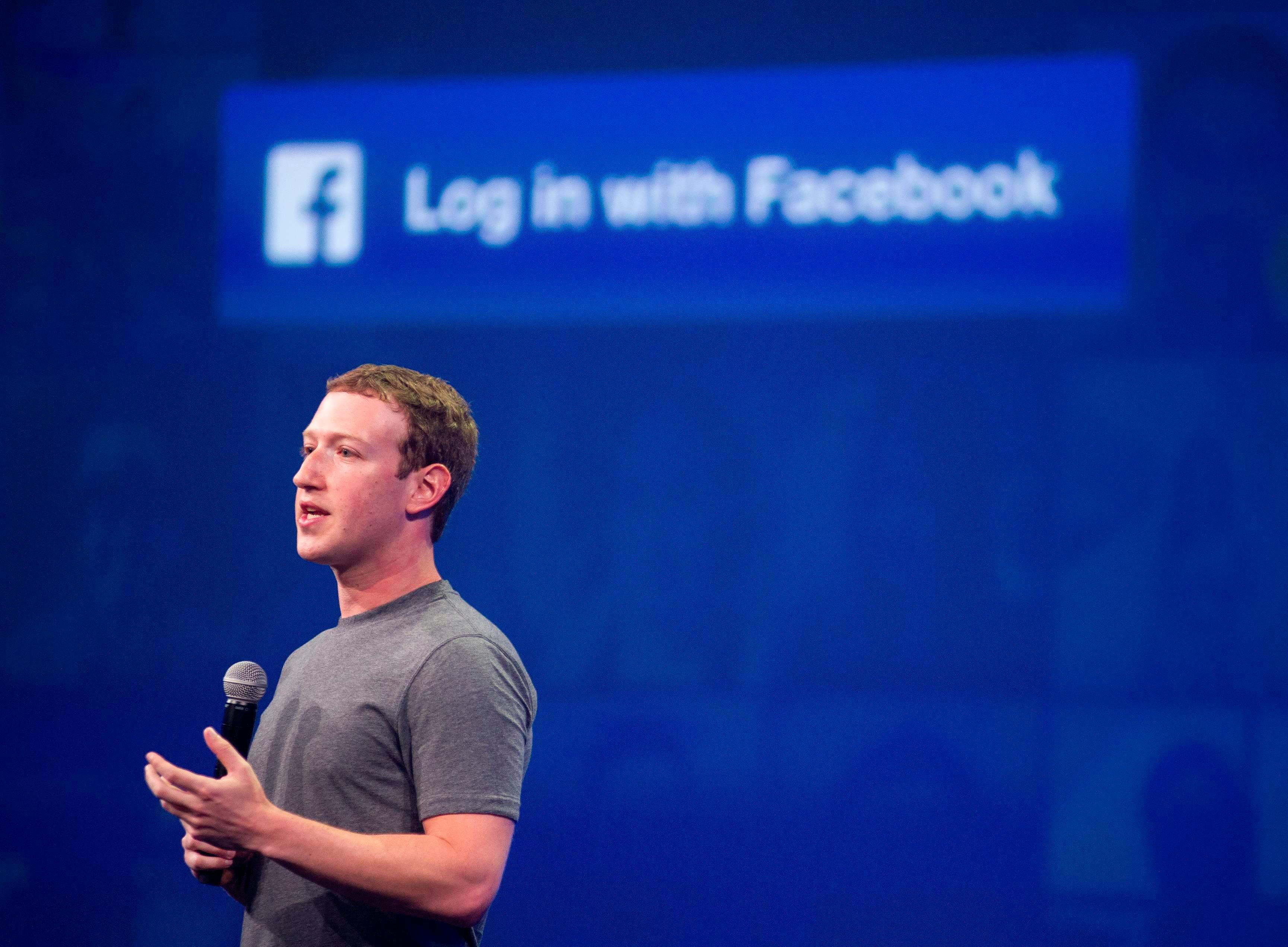  Beberapa pengguna yakin miliarder Facebook Bos Mark Zuckerberg mengintip pembicaraan mereka di dunia nyata