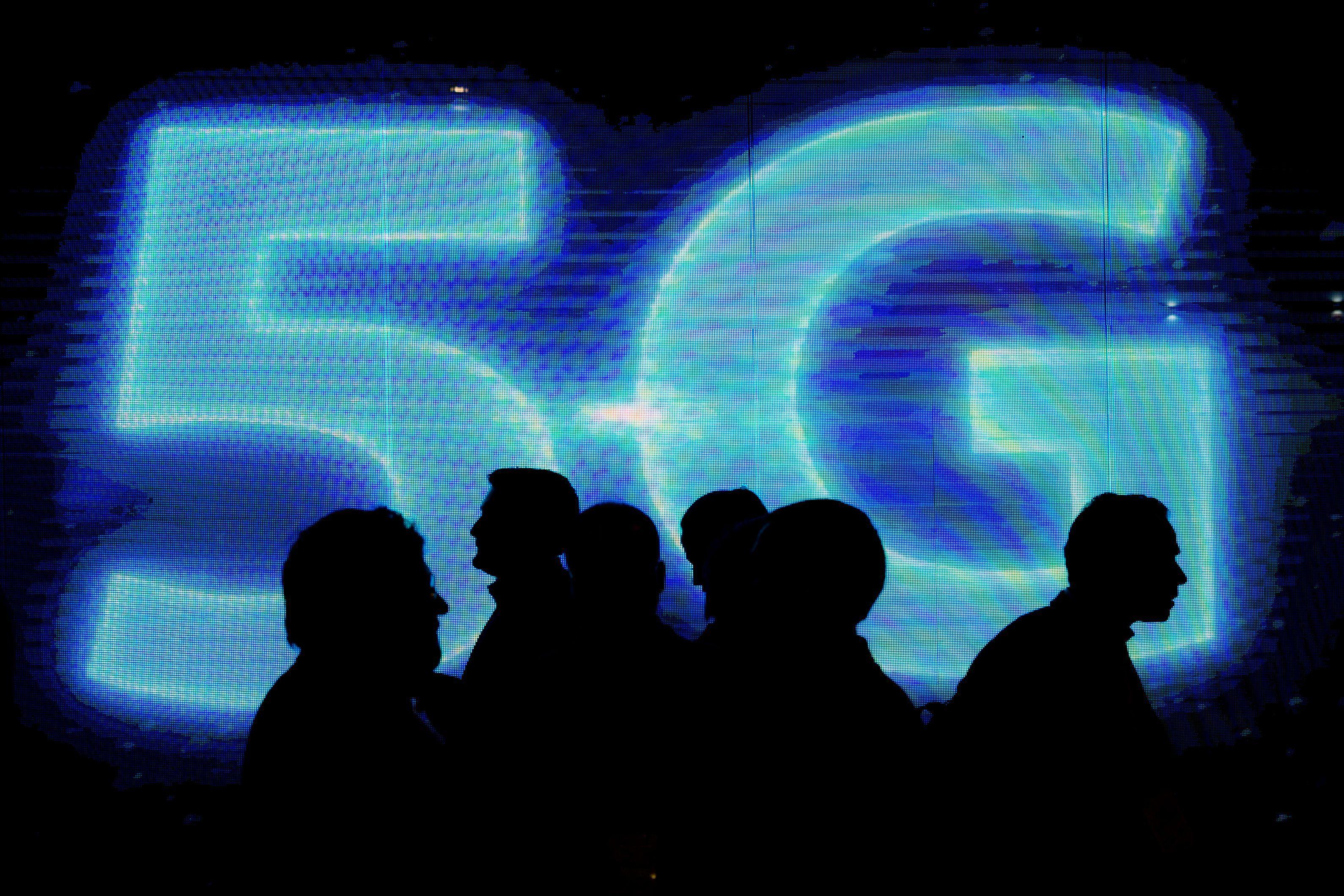  Mantan Kanselir Philip Hammond mengumumkan investasi £ 16 juta untuk jaringan seluler 5G di Inggris