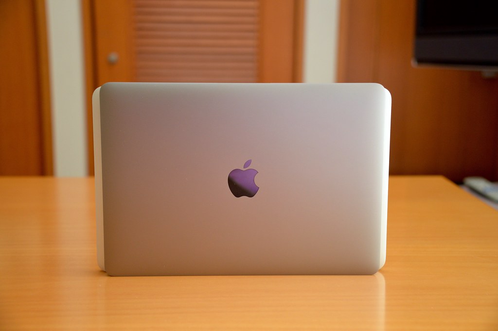 Apple mengucapkan selamat tinggal pada MacBook 12-inci dan bisa menyiapkan model 16 ”