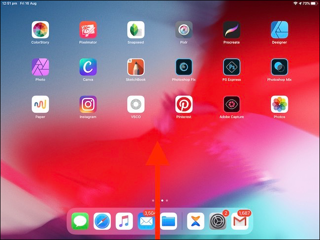 Geser ke atas dari bawah layar iPad untuk membuka Pengalih Aplikasi.