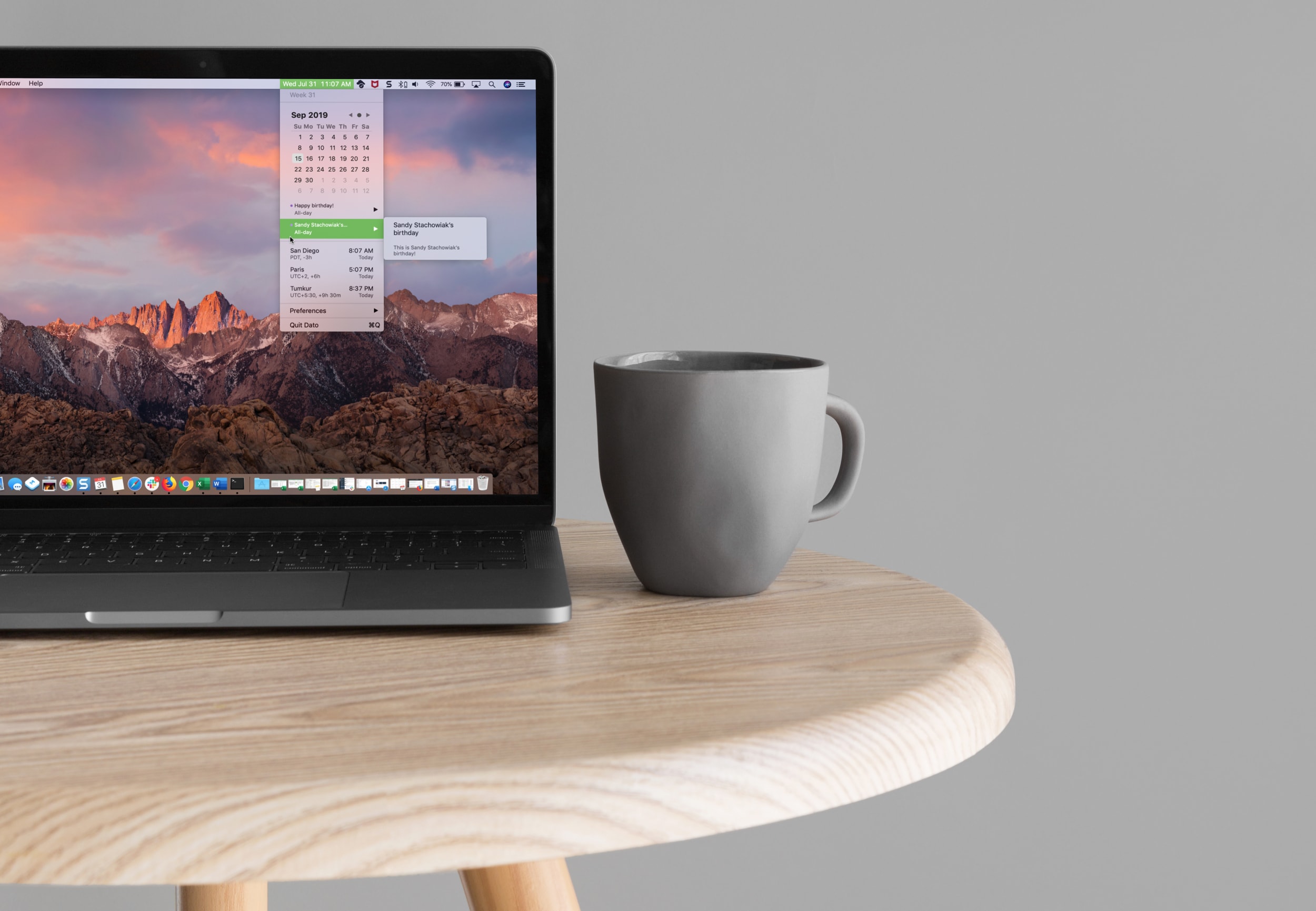 Layar MacBook dengan Aplikasi Dato