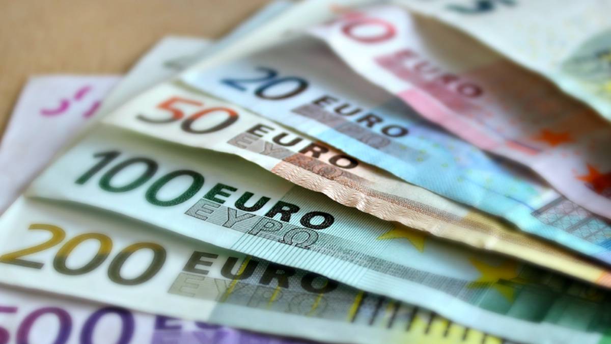 Cara mengenali uang kertas euro dan koin palsu dengan ponsel Anda
