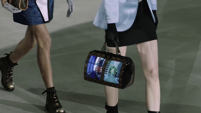 Louis Vuitton meluncurkan lini tas teknologi dengan layar samping yang fleksibel 1