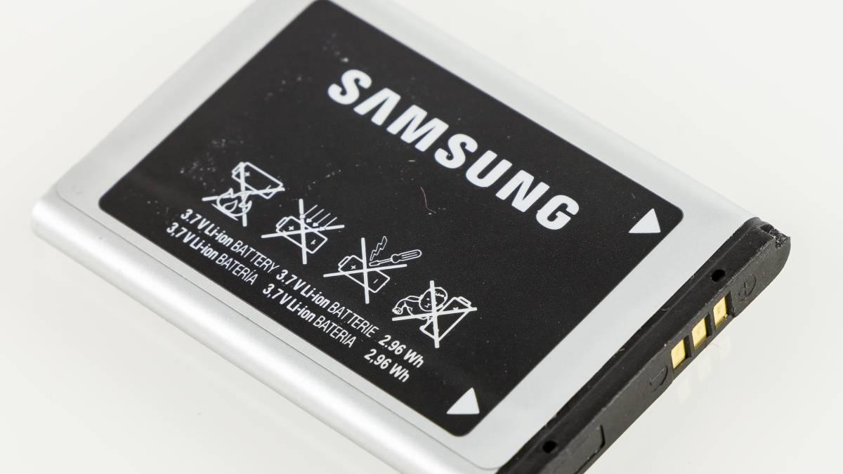 Memfilter ponsel Samsung dengan baterai 6.000 mAh yang sangat besar