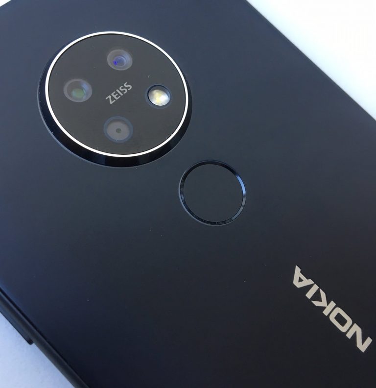 Nokia 7.2 live image dengan permukaan modul kamera belakang tiga melingkar sebelum pengumuman IFA