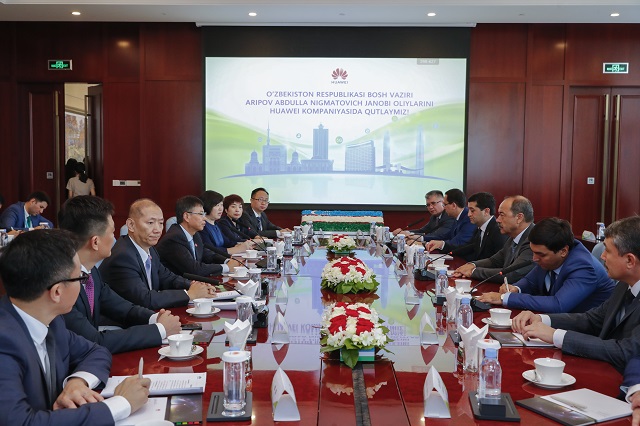Perdana Menteri Republik Uzbekistan telah mengunjungi pusat Litbang Huawei di Shenzhen 2