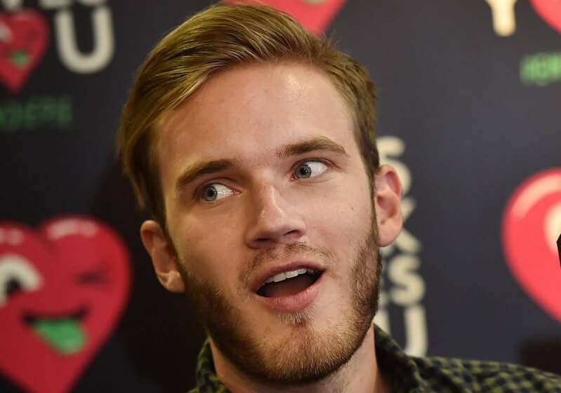 PewDiePie menjadi solo pertama YouTube pencipta untuk mencapai 100 juta pelanggan
