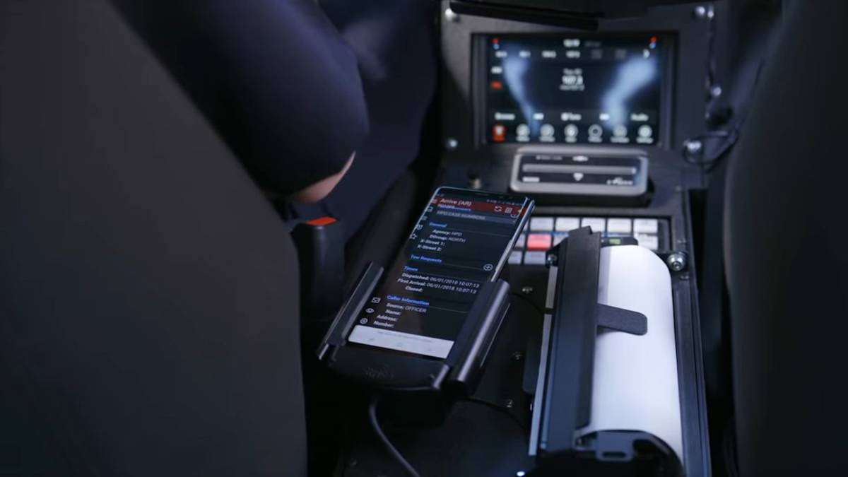Паметен телефон како компјутер во полициски автомобил?  Тие веќе тестираа 1