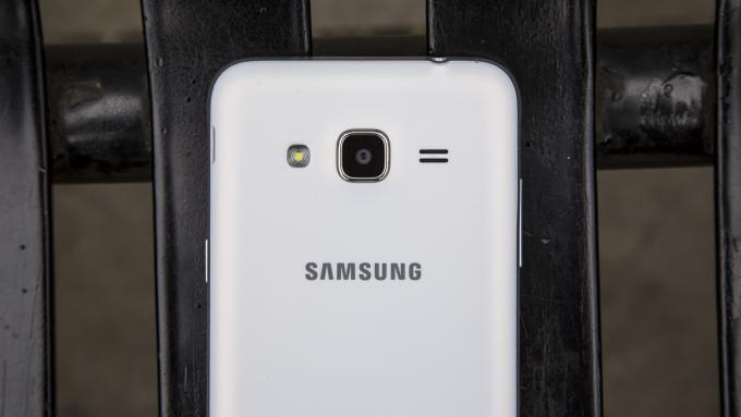 Samsung Galaxy Lensa belakang J3
