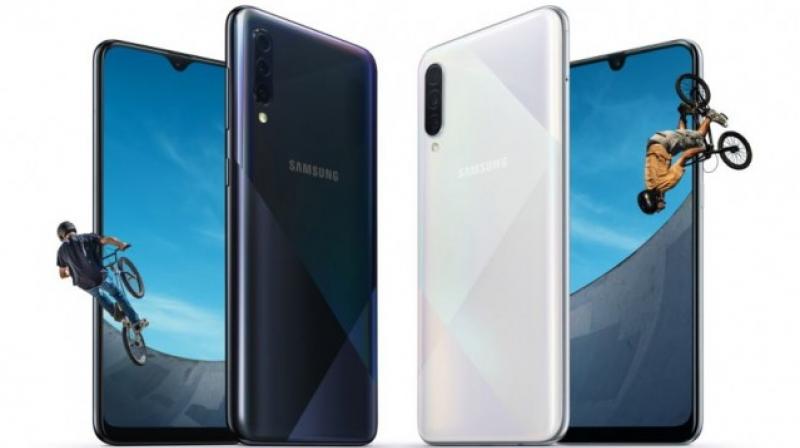 Samsung has revamped the back of teh phones and brings a new geometric design and four colour options.