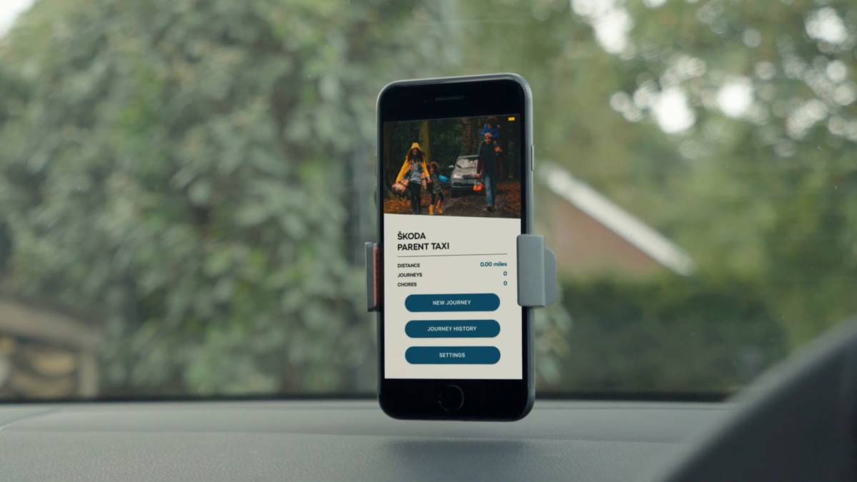 Skoda meluncurkan aplikasi untuk anak-anak Anda "membayar" untuk perjalanan mobil mereka