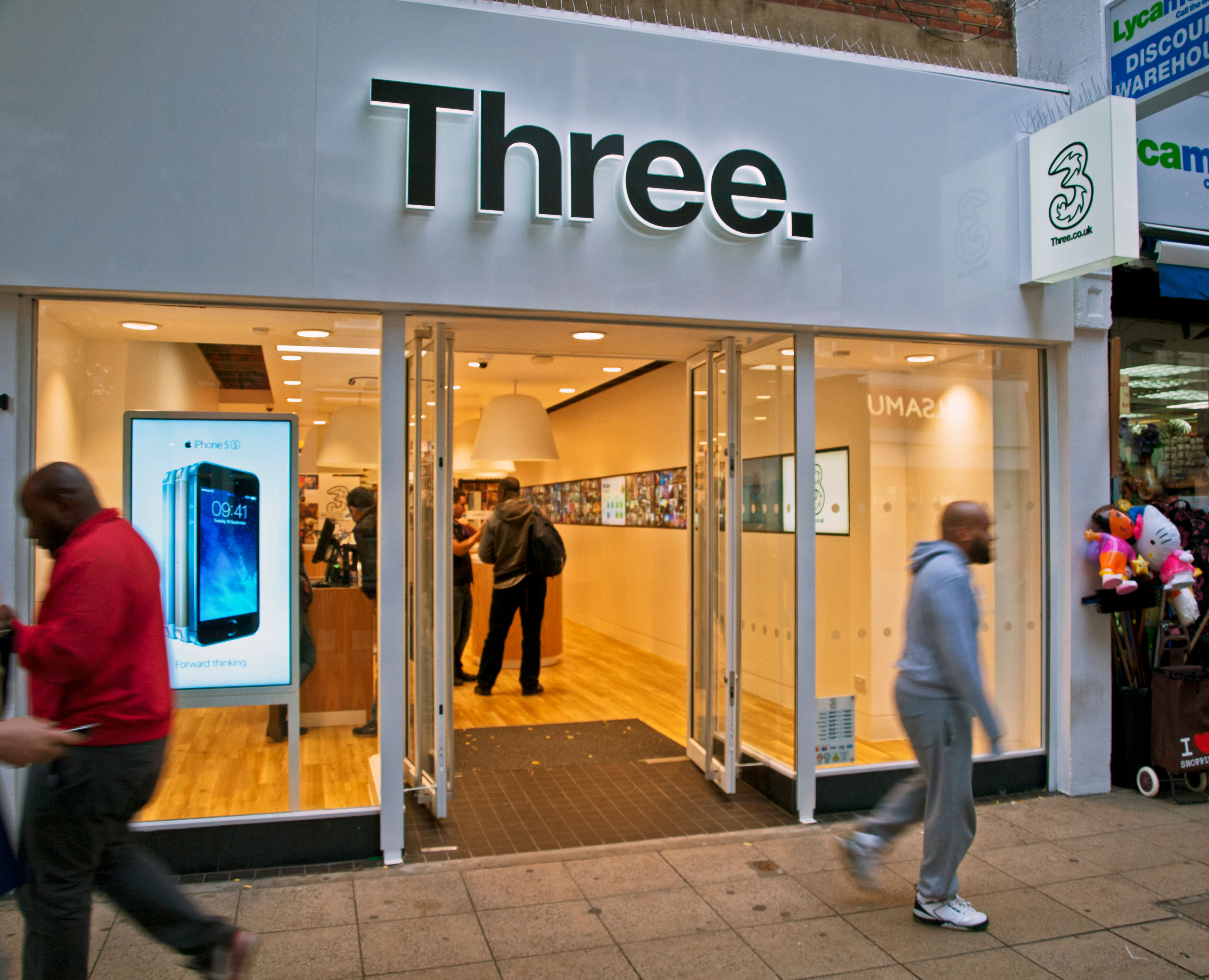     Tres han lanzado ofertas crack SIM que ahorran alrededor de £ 60