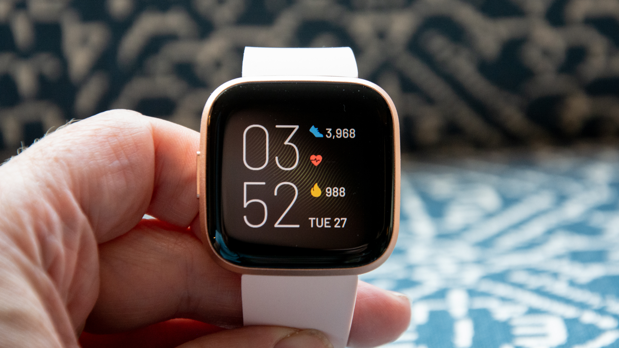 Ulasan Fitbit Versa 2: Praktis dengan jam tangan pintar terbaru Fitbit