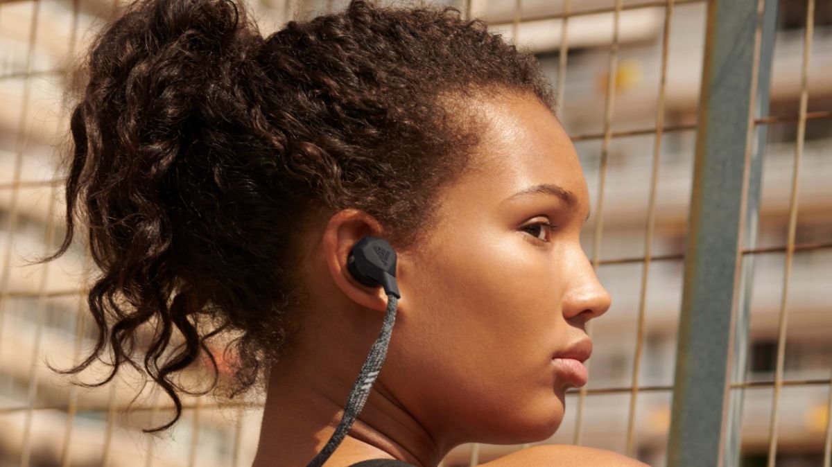 Adidas memiliki dua headphone nirkabel baru yang dapat meningkatkan dash 100m Anda