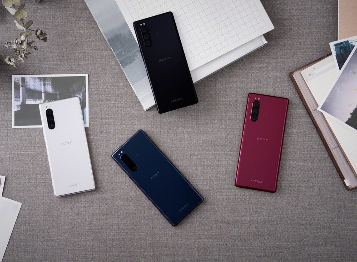en rad smartphones från Sony 5 som behåller den traditionella Sony 21:9-skärmen och designen från Xperia 1.