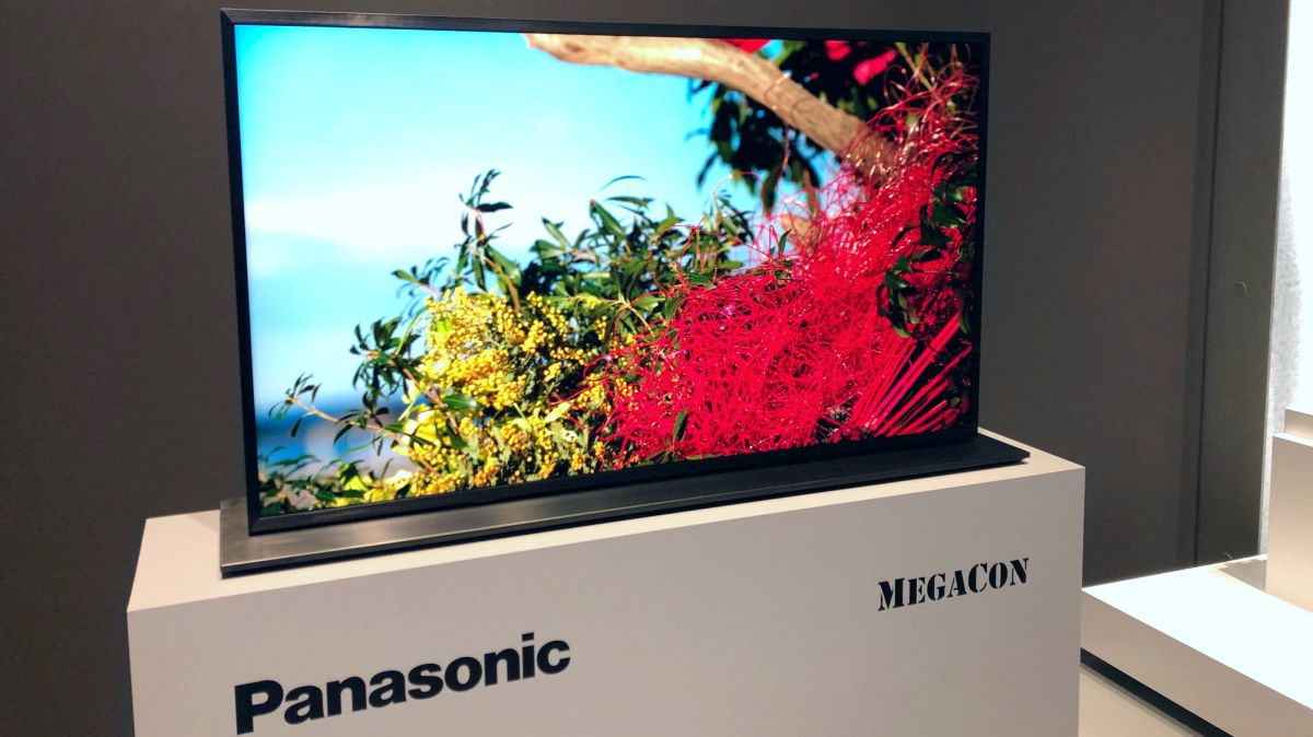 Tampilan pertama: TV LCD Dual Panel Panasonic MegaCon 4K