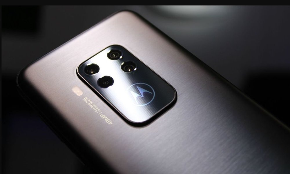 Motorola One Zoom hadir dengan 4 kamera belakang dan desain yang menarik